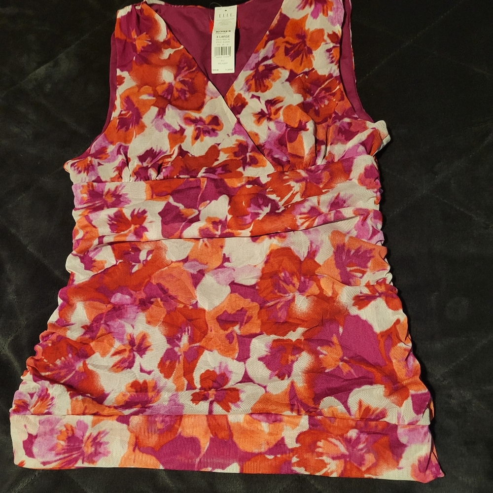 XL ELLE V-neck Flower Tank Top- NWT